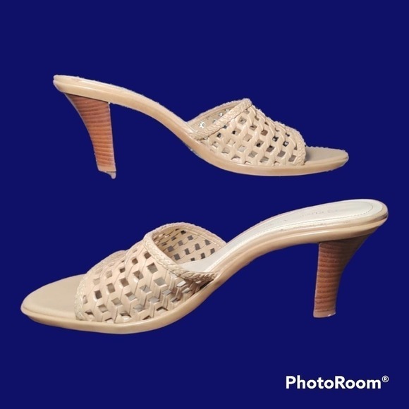 Etienne Aigner size 8 tan color slip-on heeled sandals 2.5" heels - Picture 5 of 9